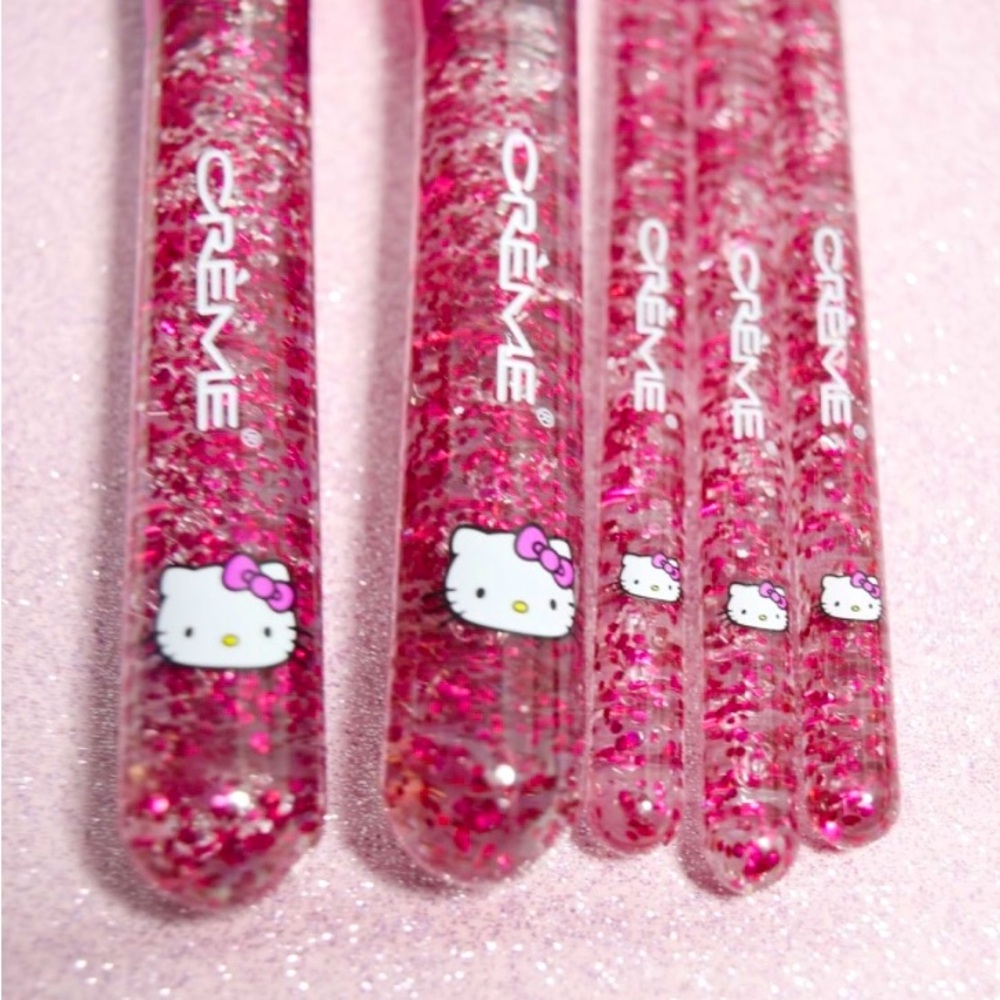 Hello Kitty Luv Wave Makeup Brush Collection Set of 5 Sanrio Limited Edition - Picture 6 of 9
